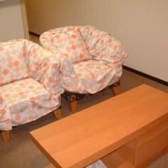 ソファーとテーブルも空間に合わせてチョイスされています！